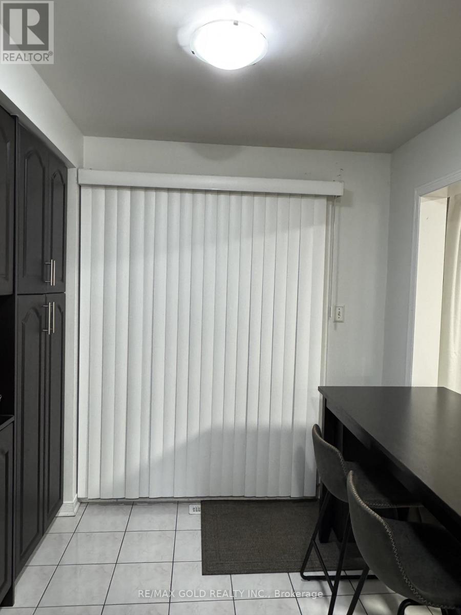 148 Sahara Trail, Brampton, Ontario  L6R 1P6 - Photo 7 - W12671754