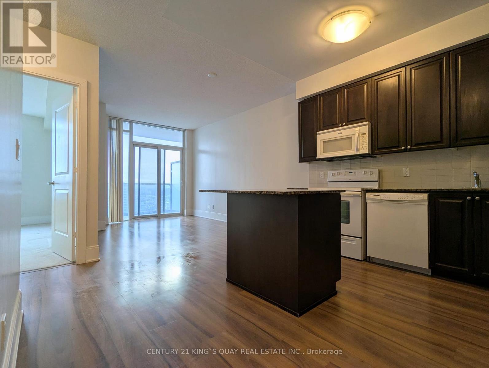 2210 - 330 Burnhamthorpe Road W, Mississauga, Ontario  L5B 0E1 - Photo 2 - W12671764