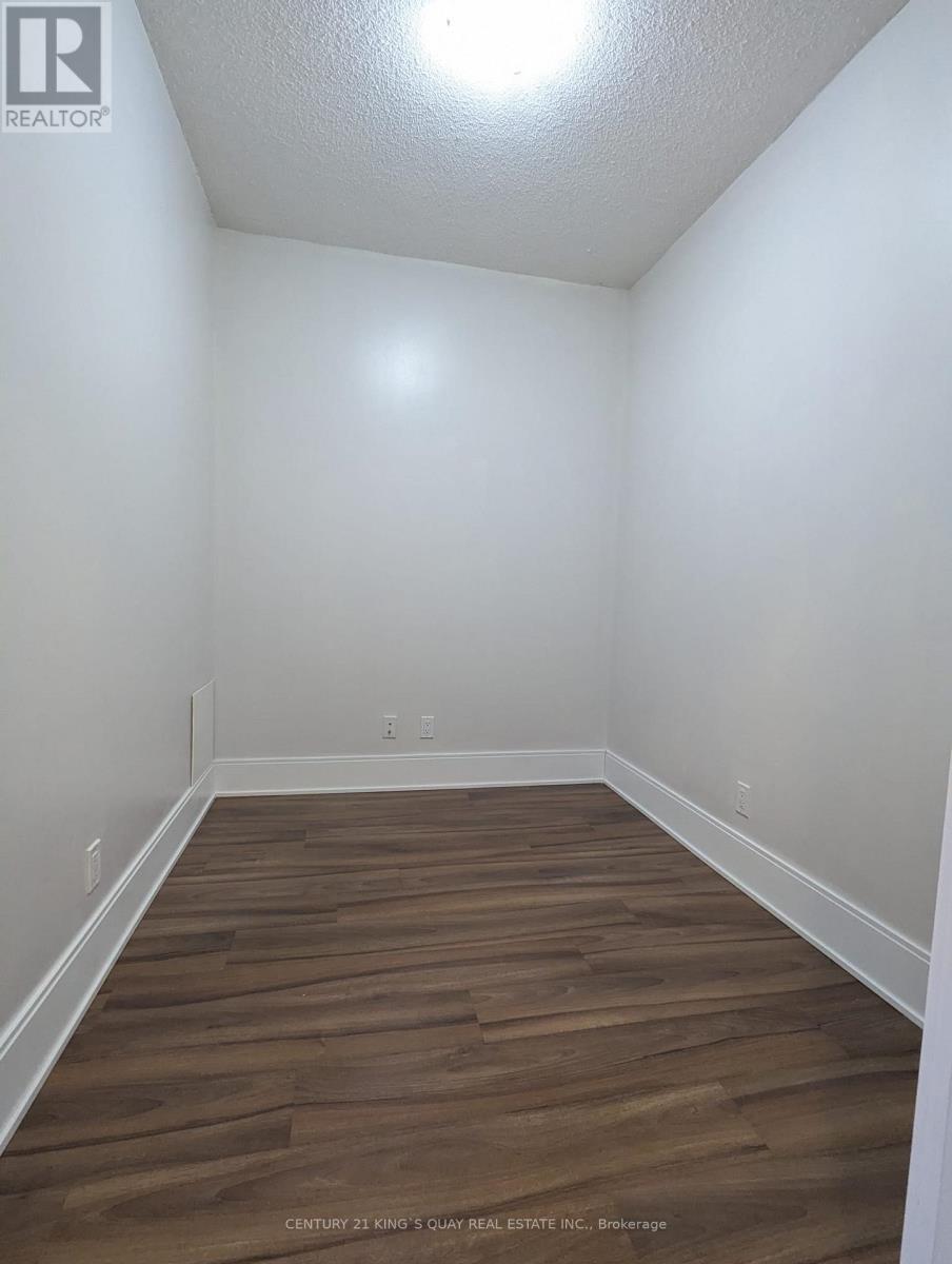 2210 - 330 Burnhamthorpe Road W, Mississauga, Ontario  L5B 0E1 - Photo 6 - W12671764