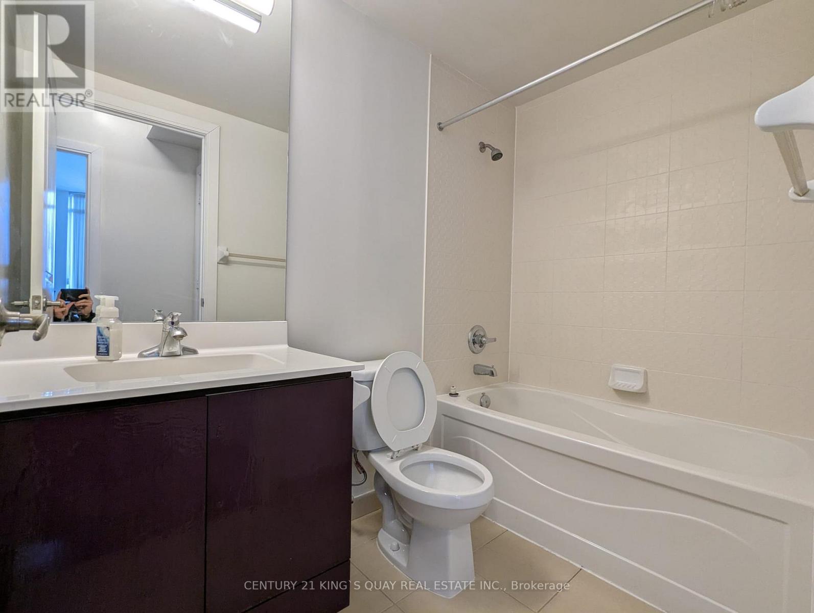 2210 - 330 Burnhamthorpe Road W, Mississauga, Ontario  L5B 0E1 - Photo 9 - W12671764