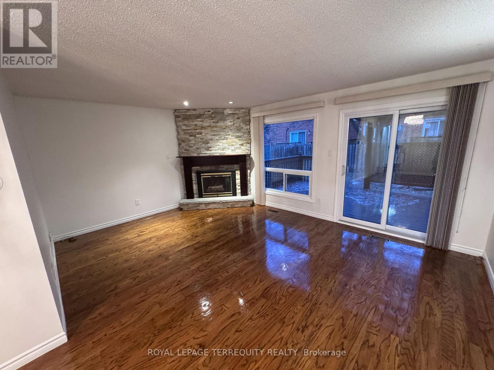 2239 Shipwright Road, Oakville, Ontario  L6M 3E2 - Photo 2 - W12671772