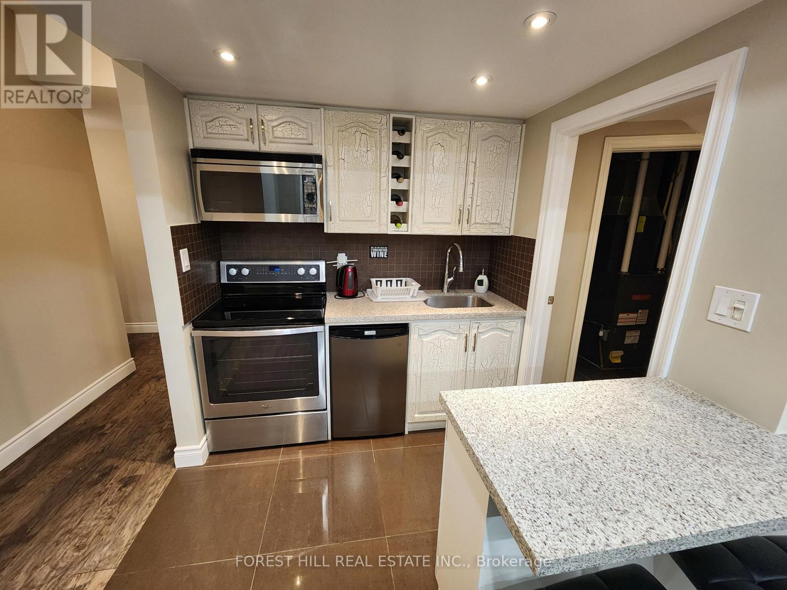 1214 Kos Boulevard, Mississauga, Ontario  L5J 4L7 - Photo 2 - W12671786