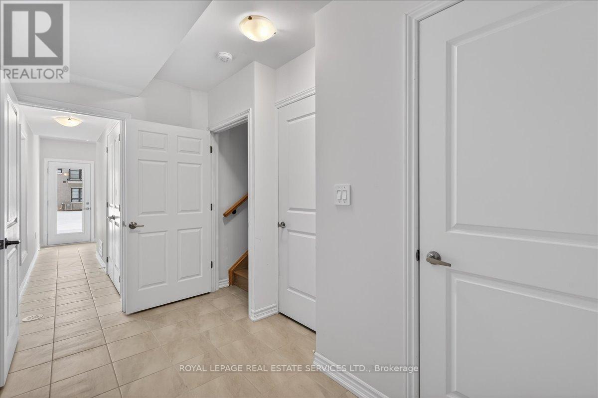 5946 Saigon Street, Mississauga, Ontario  L5V 0E9 - Photo 3 - W12671788