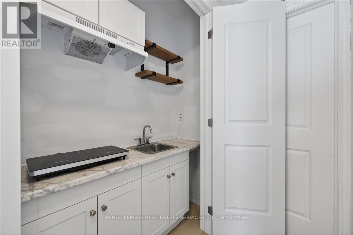 5946 Saigon Street, Mississauga, Ontario  L5V 0E9 - Photo 4 - W12671788