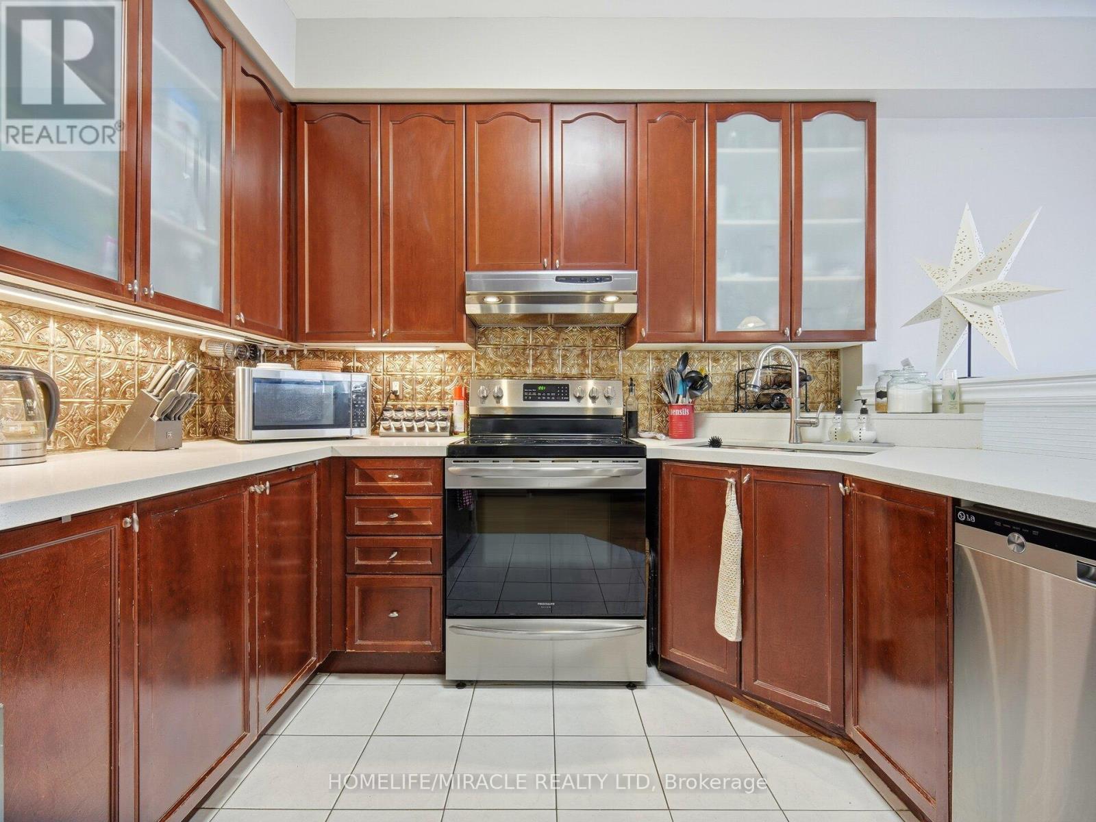 3 Purple Finch Court, Brampton, Ontario  L6X 5A3 - Photo 6 - W12671854