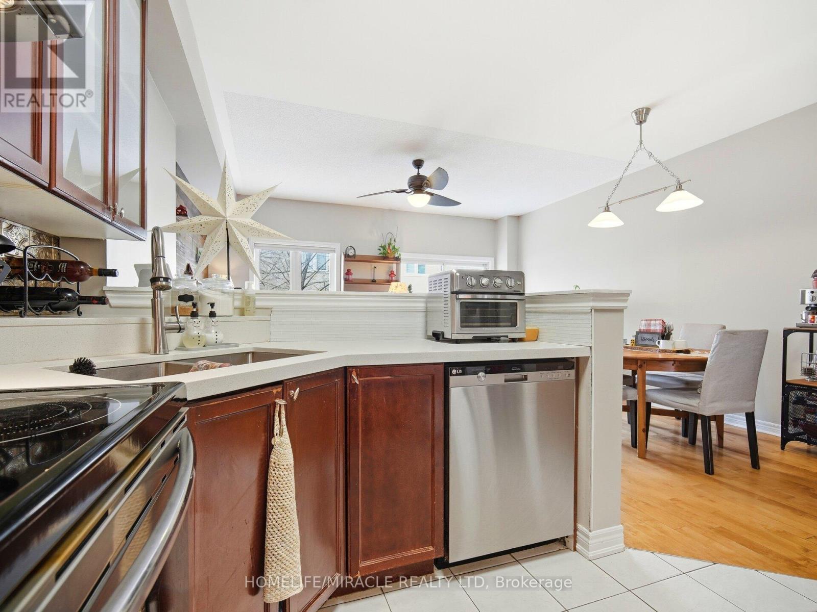 3 Purple Finch Court, Brampton, Ontario  L6X 5A3 - Photo 7 - W12671854