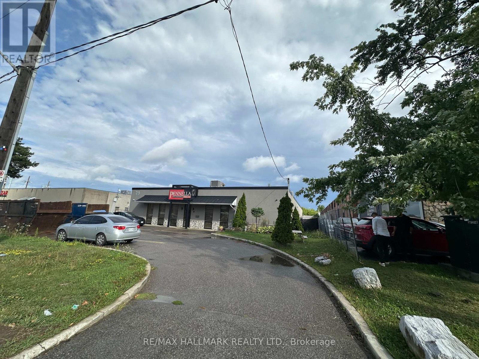 2a - 25 Vanley Crescent, Toronto, Ontario  M3J 2B7 - Photo 2 - W12671896