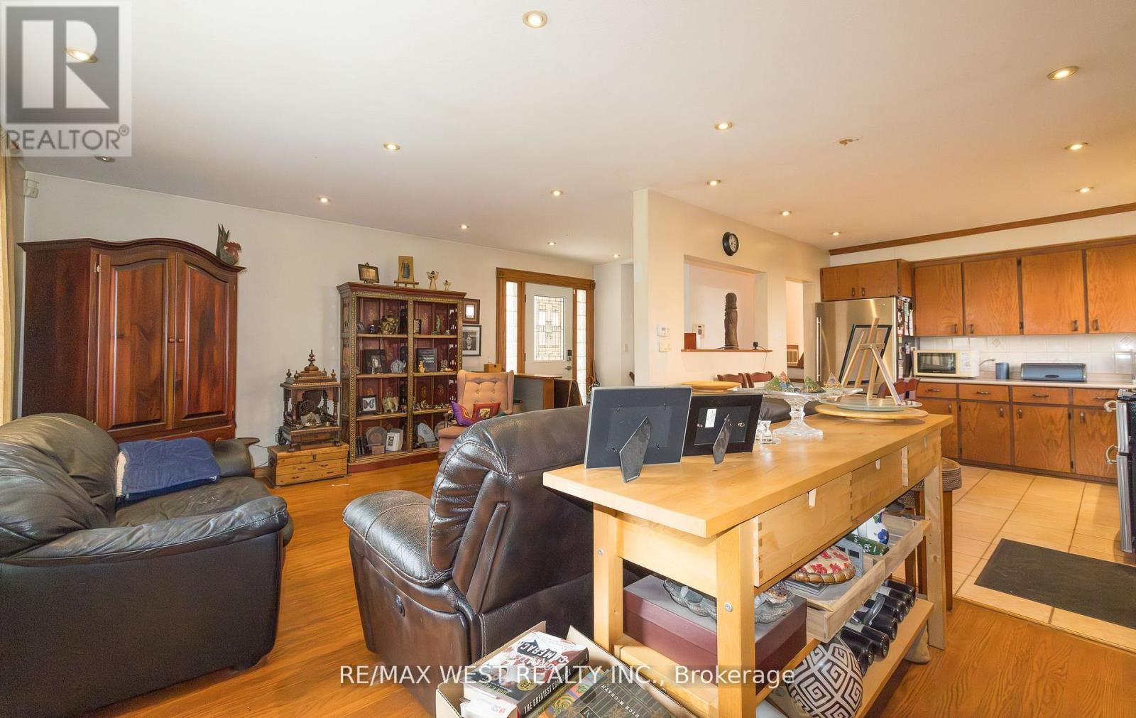 6 Lagos Road, Toronto, Ontario  M9N 4E4 - Photo 10 - W12671904