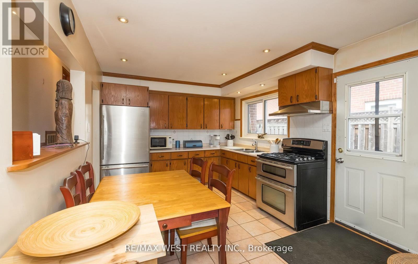 6 Lagos Road, Toronto, Ontario  M9N 4E4 - Photo 11 - W12671904