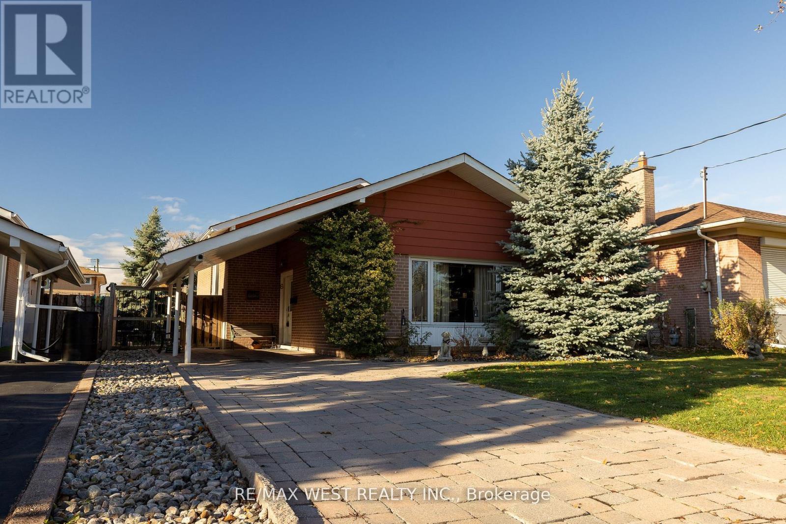 6 Lagos Road, Toronto, Ontario  M9N 4E4 - Photo 2 - W12671904