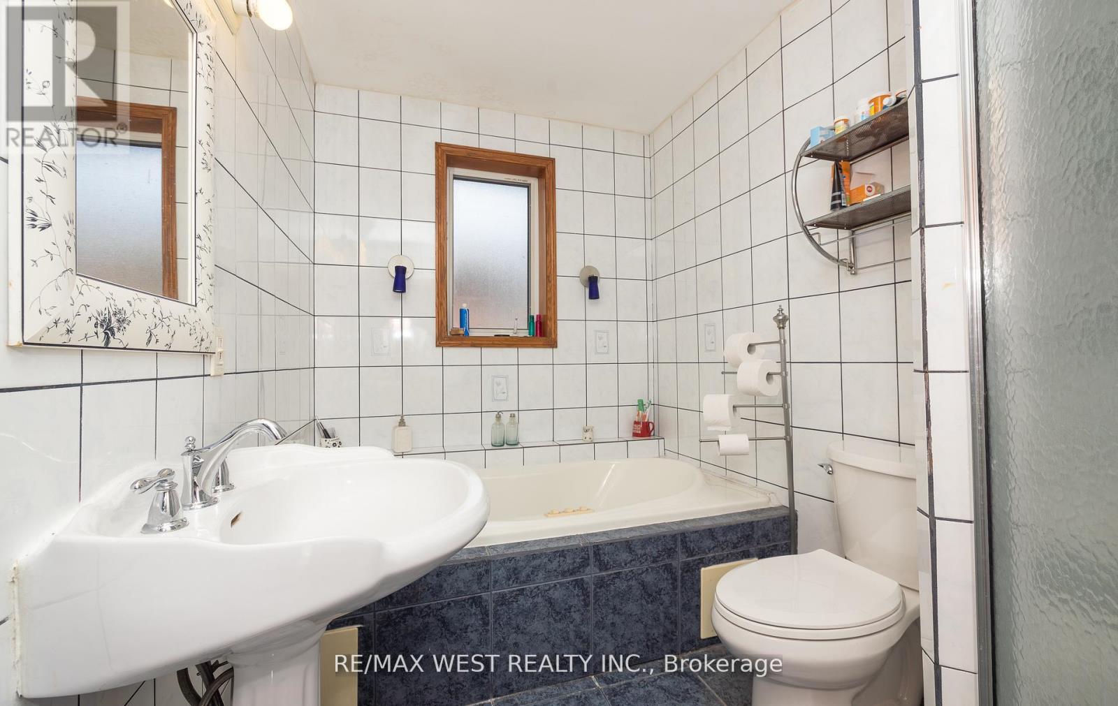 6 Lagos Road, Toronto, Ontario  M9N 4E4 - Photo 27 - W12671904