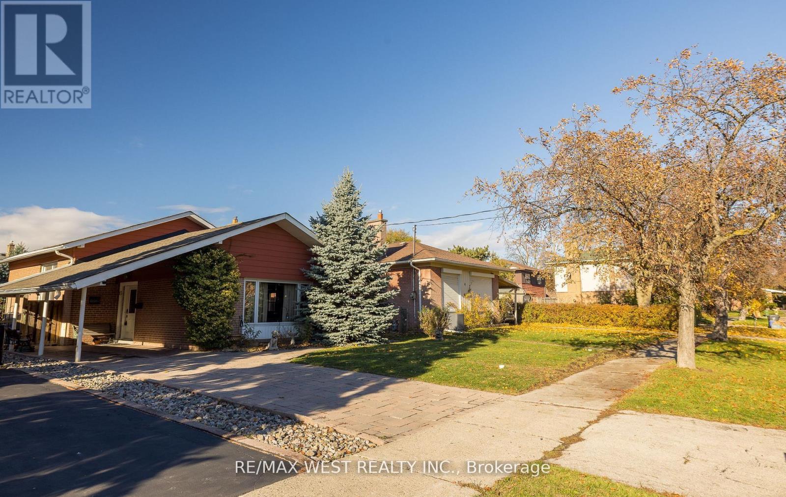 6 Lagos Road, Toronto, Ontario  M9N 4E4 - Photo 3 - W12671904