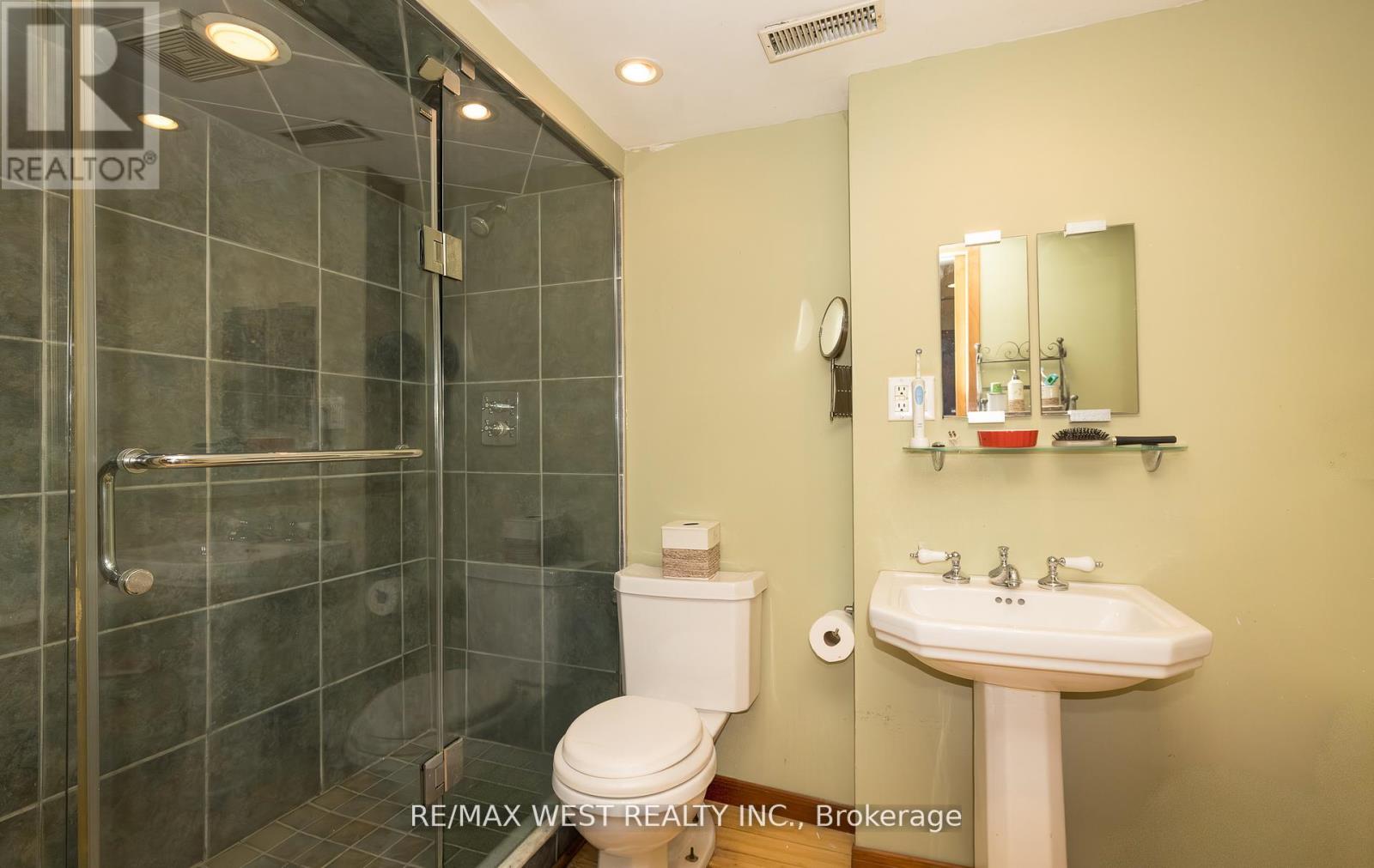 6 Lagos Road, Toronto, Ontario  M9N 4E4 - Photo 33 - W12671904