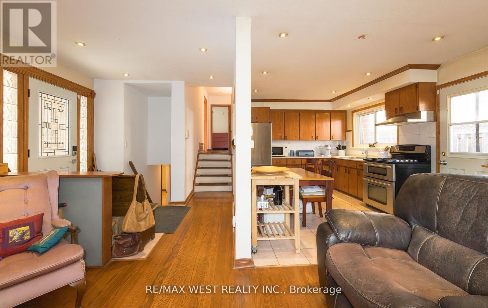 6 Lagos Road, Toronto, Ontario  M9N 4E4 - Photo 4 - W12671904