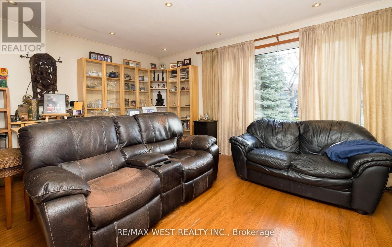 6 Lagos Road, Toronto, Ontario  M9N 4E4 - Photo 7 - W12671904