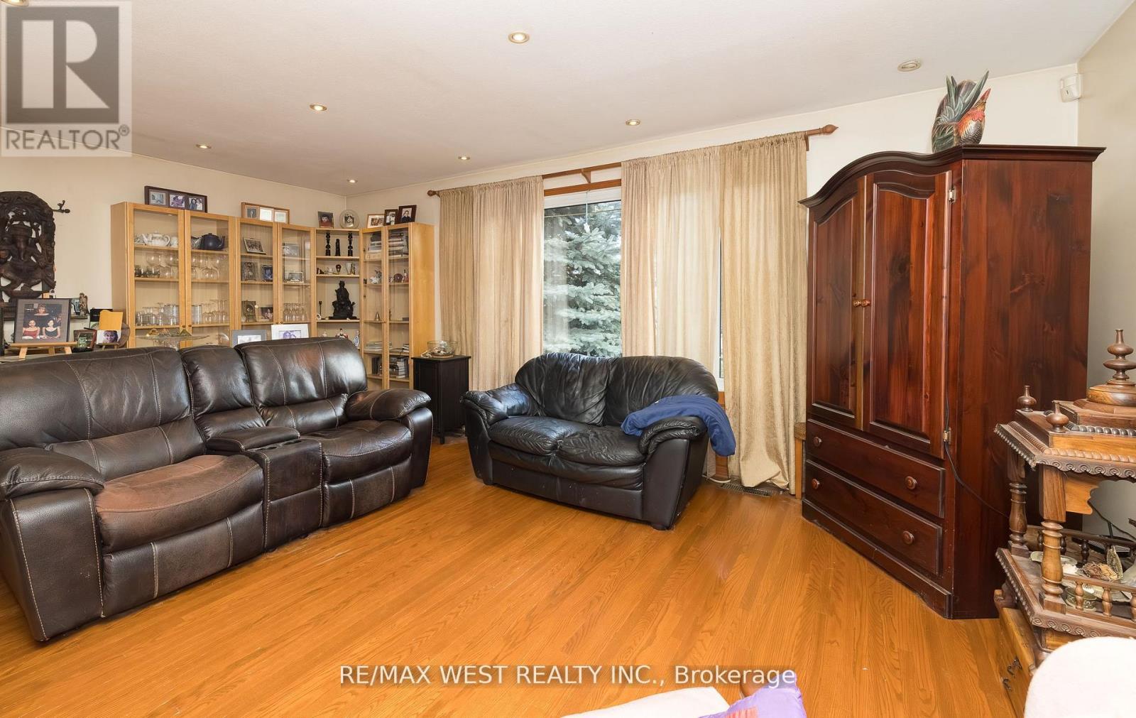 6 Lagos Road, Toronto, Ontario  M9N 4E4 - Photo 8 - W12671904