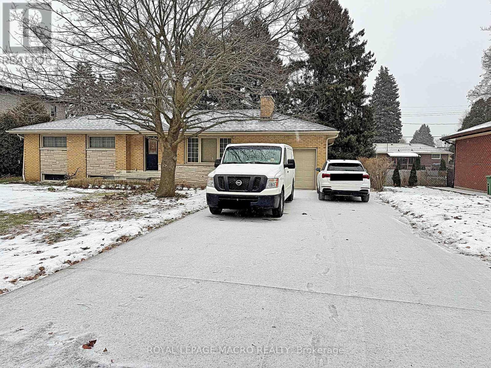 646 Iroquois Avenue, Hamilton, Ontario  L9G 3B4 - Photo 1 - X12671618