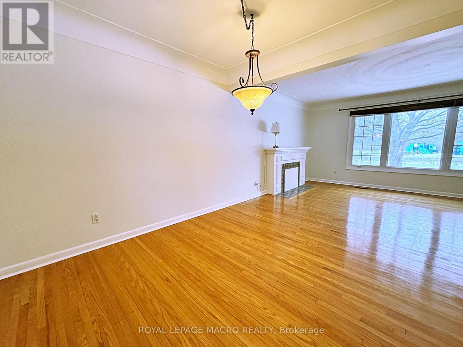 646 Iroquois Avenue, Hamilton, Ontario  L9G 3B4 - Photo 14 - X12671618