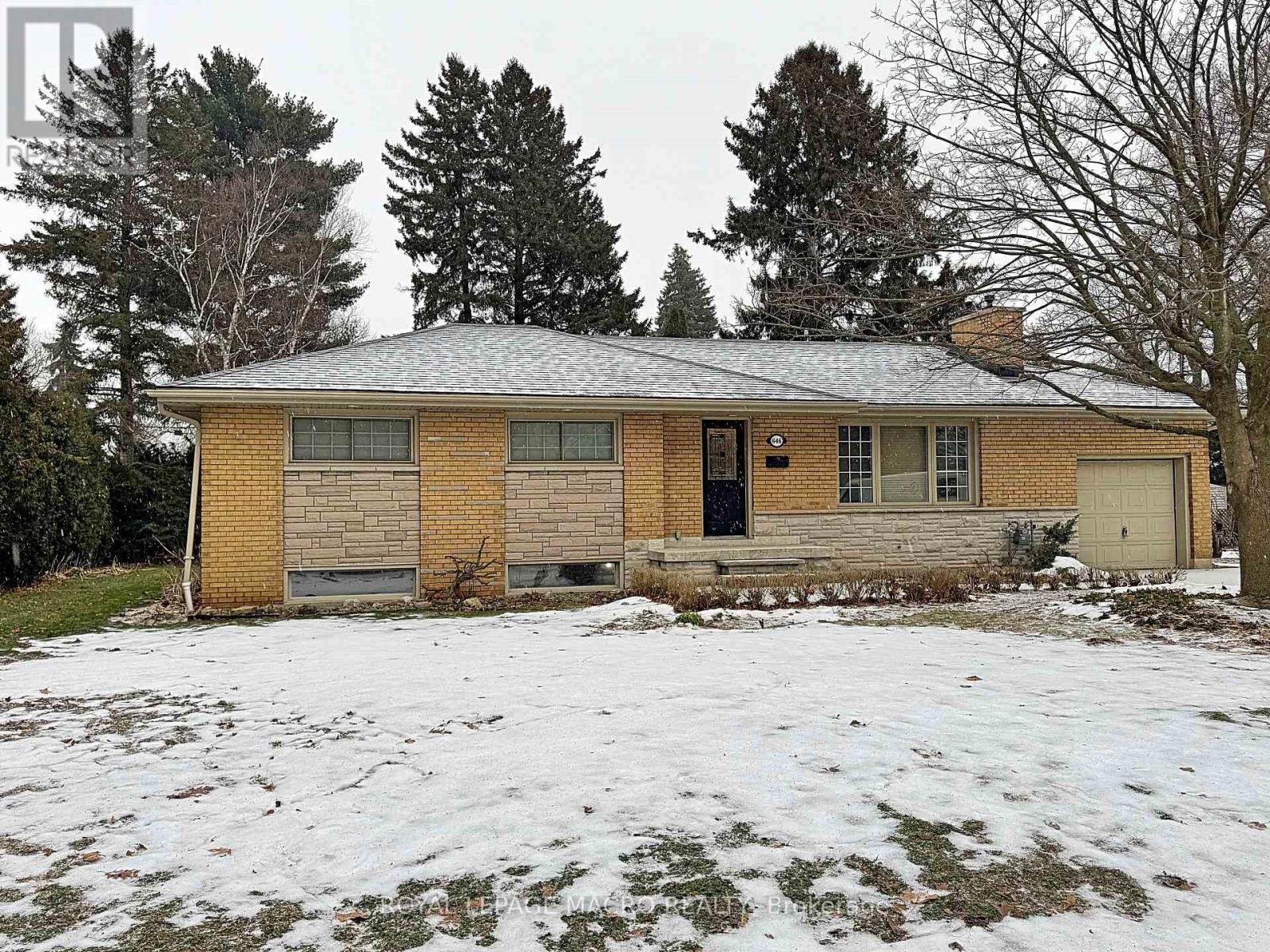 646 Iroquois Avenue, Hamilton, Ontario  L9G 3B4 - Photo 2 - X12671618