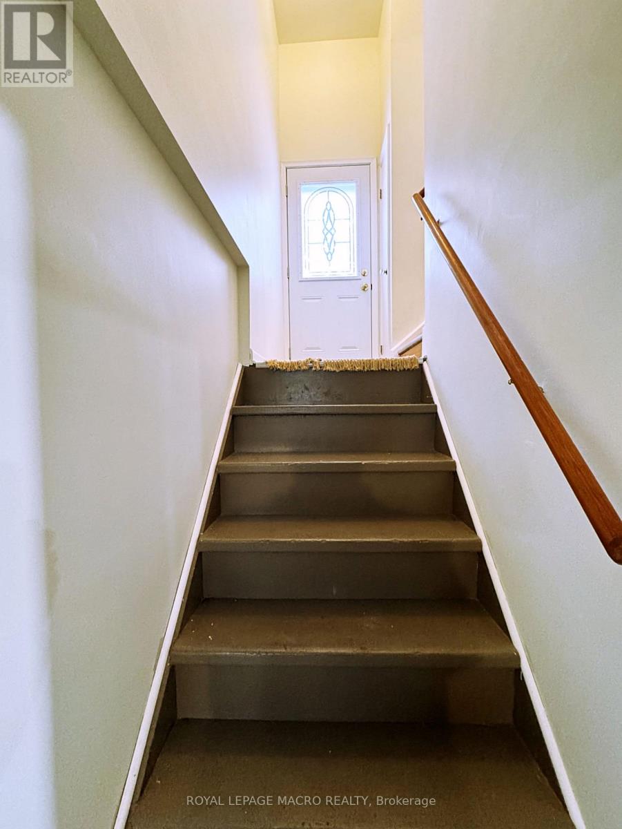 646 Iroquois Avenue, Hamilton, Ontario  L9G 3B4 - Photo 23 - X12671618