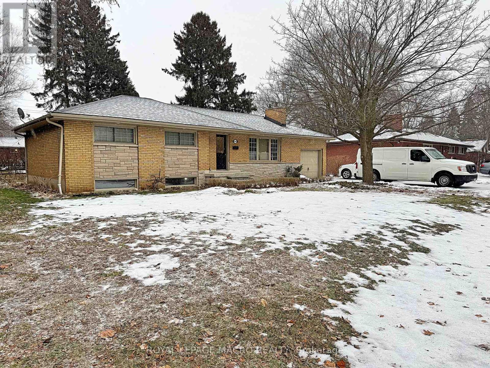 646 Iroquois Avenue, Hamilton, Ontario  L9G 3B4 - Photo 3 - X12671618