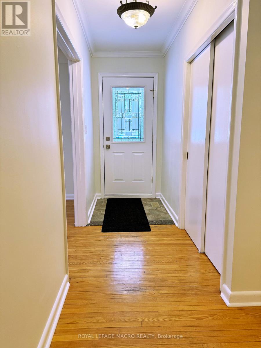 646 Iroquois Avenue, Hamilton, Ontario  L9G 3B4 - Photo 5 - X12671618