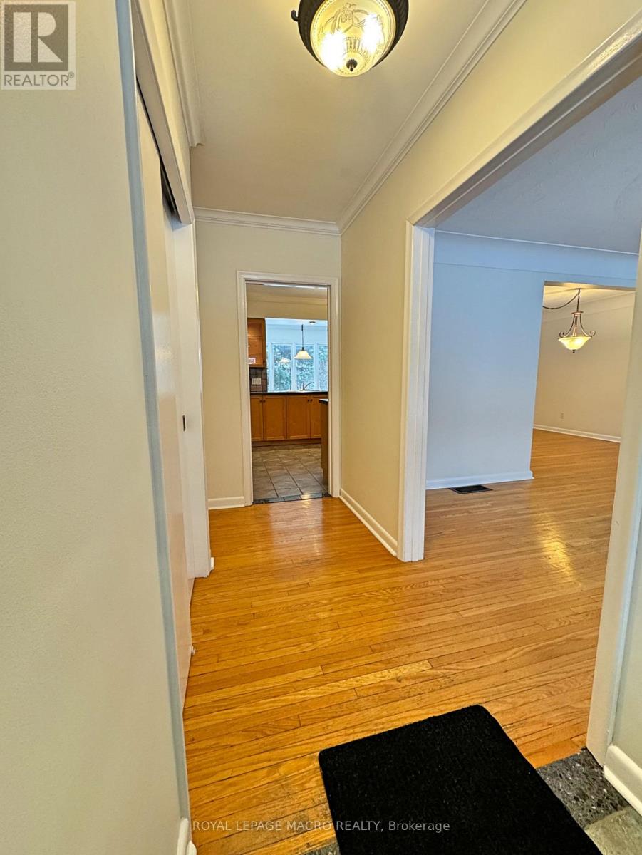 646 Iroquois Avenue, Hamilton, Ontario  L9G 3B4 - Photo 6 - X12671618