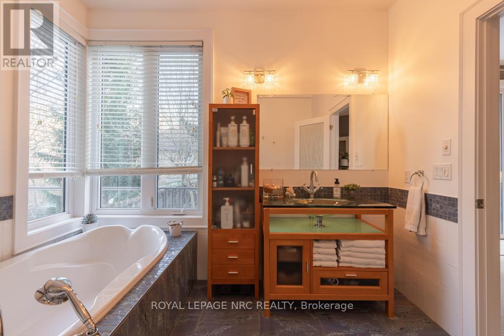 164a Lakeshore Road, St. Catharines, Ontario  L2N 2V1 - Photo 24 - X12671648