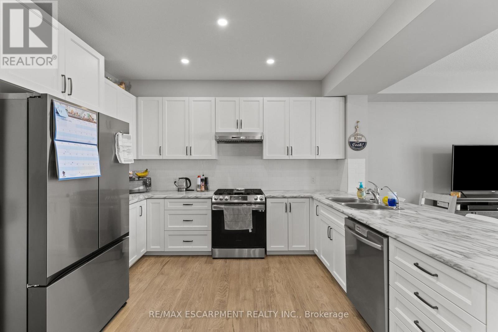 23 Zoe Lane, Hamilton, Ontario  L0R 1C0 - Photo 18 - X12671656