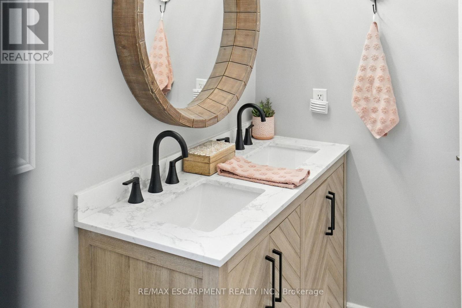 36 Pinecreek Road, Hamilton, Ontario  L8B 0H1 - Photo 26 - X12493416