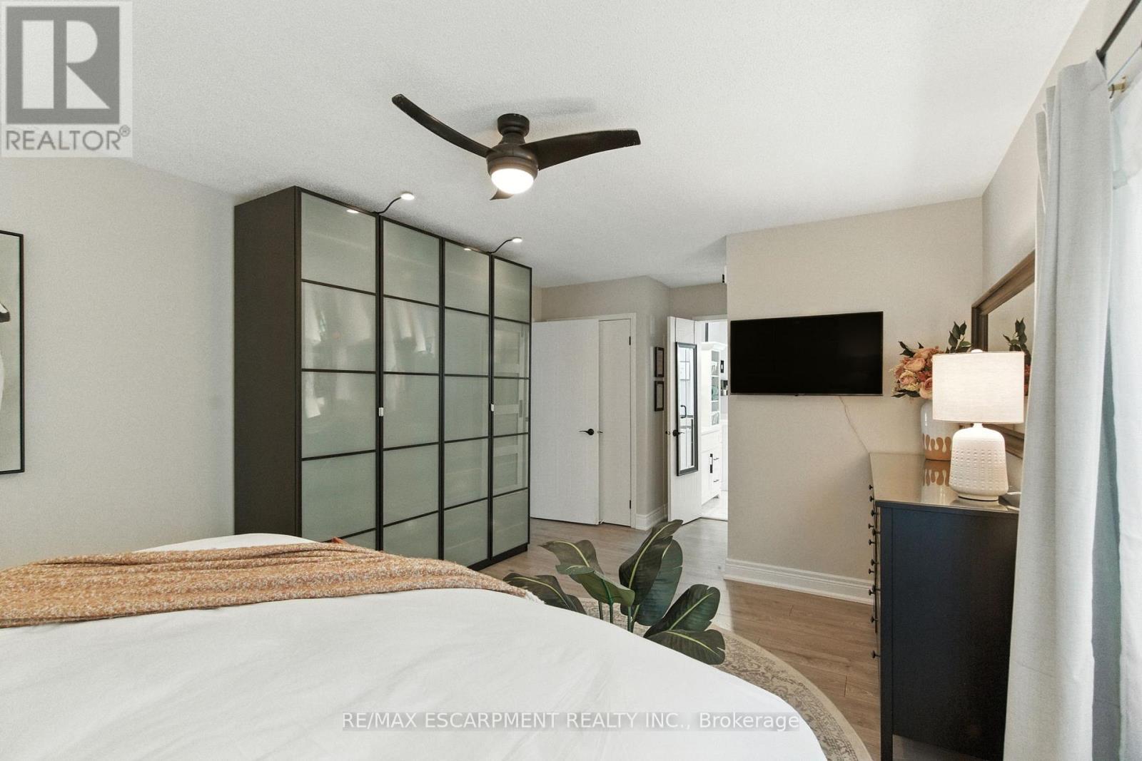 36 Pinecreek Road, Hamilton, Ontario  L8B 0H1 - Photo 29 - X12493416