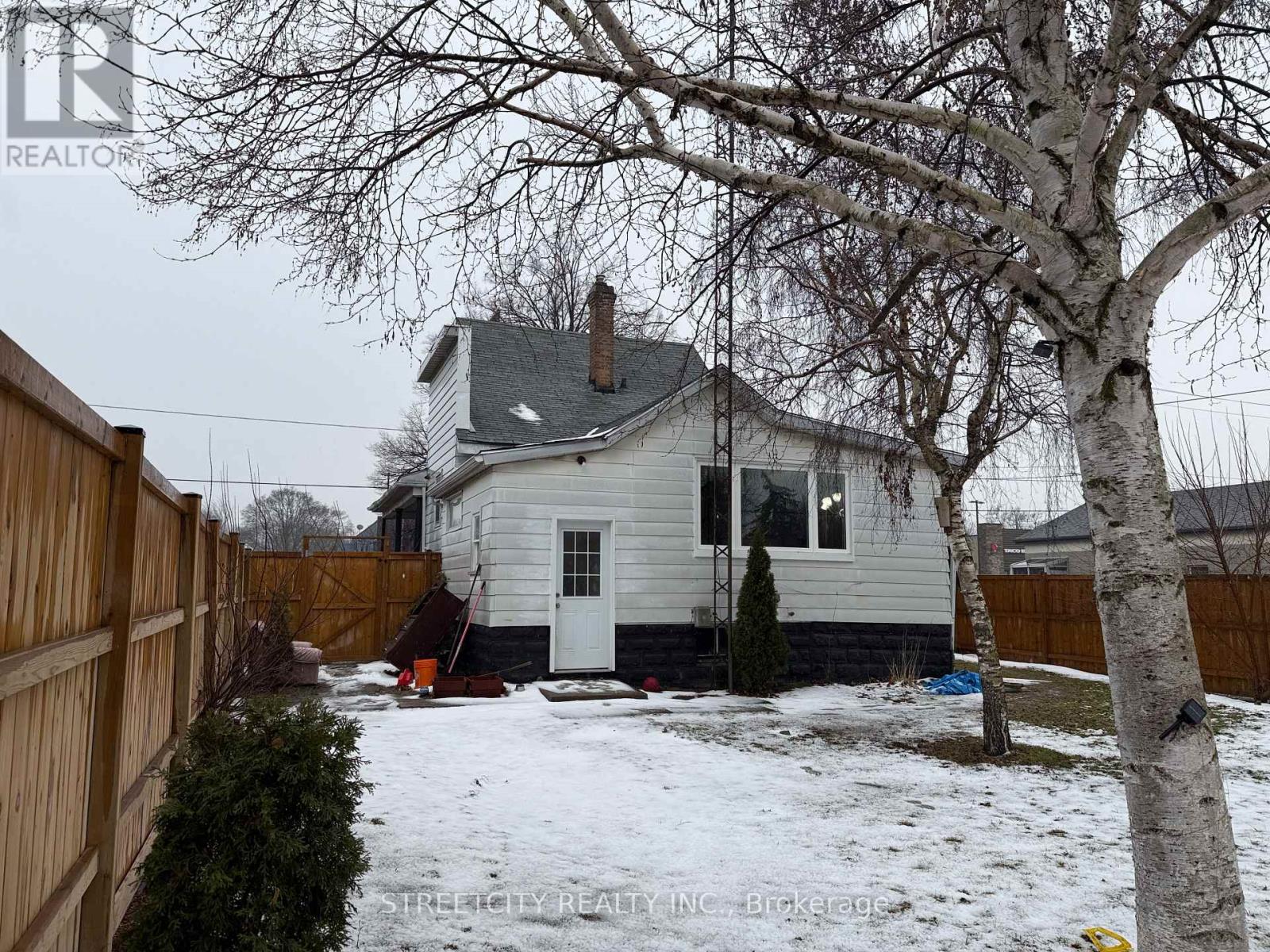 305 St Clair Street, Chatham-Kent, Ontario  N7L 3J8 - Photo 15 - X12672078