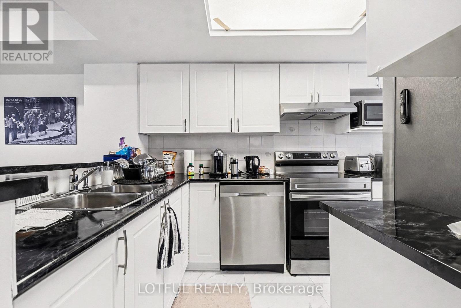 C - 112 Centrepointe Drive, Ottawa, Ontario  K2G 6K3 - Photo 5 - X12671964