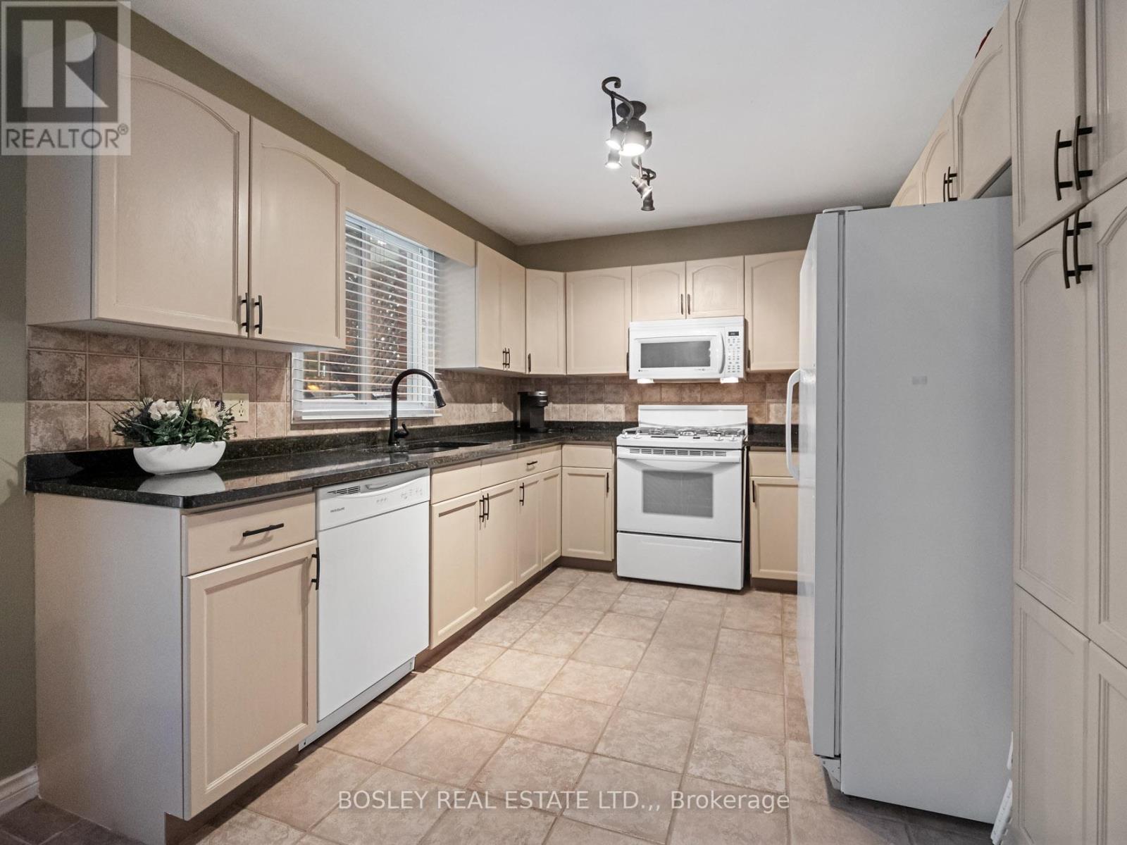 8 Chessington Street, St. Catharines, Ontario  L2S 3R7 - Photo 11 - X12671968