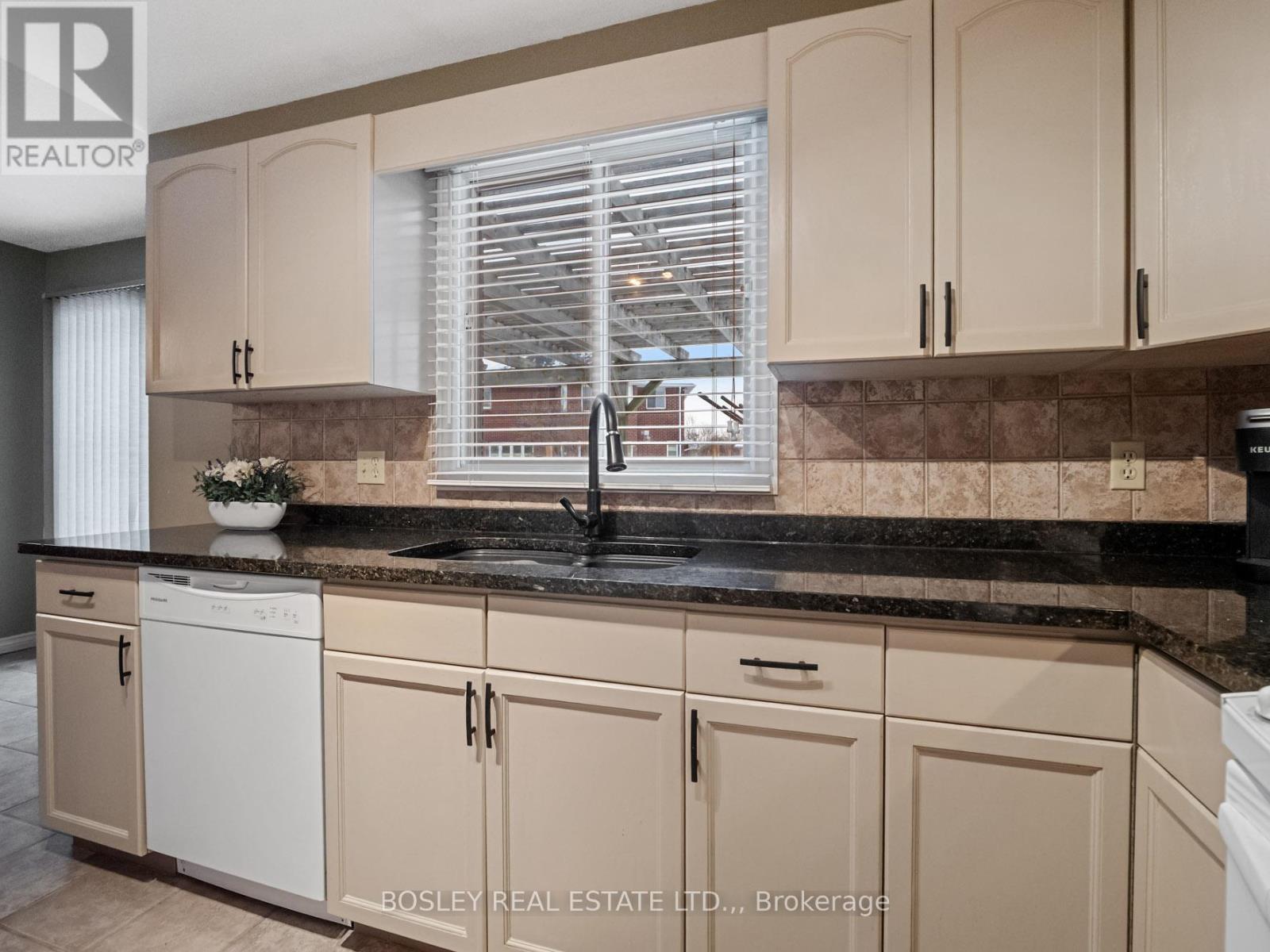 8 Chessington Street, St. Catharines, Ontario  L2S 3R7 - Photo 12 - X12671968