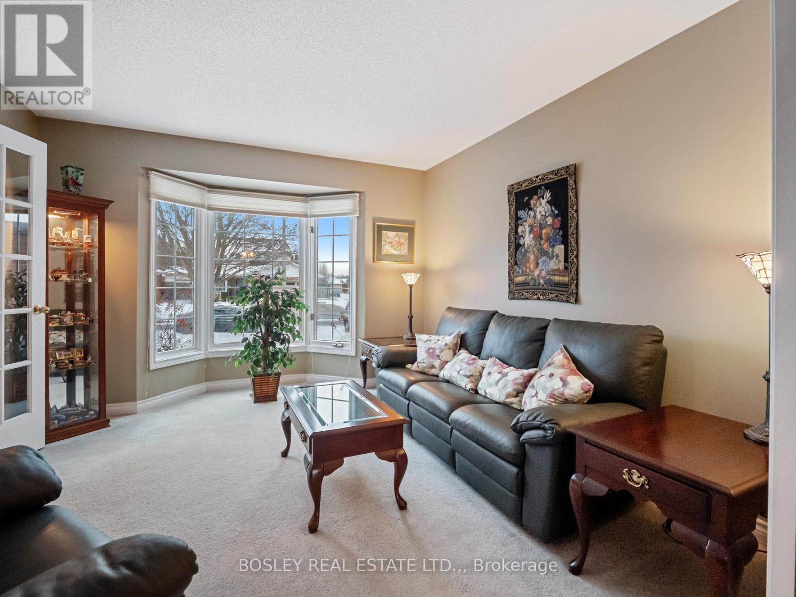 8 Chessington Street, St. Catharines, Ontario  L2S 3R7 - Photo 3 - X12671968