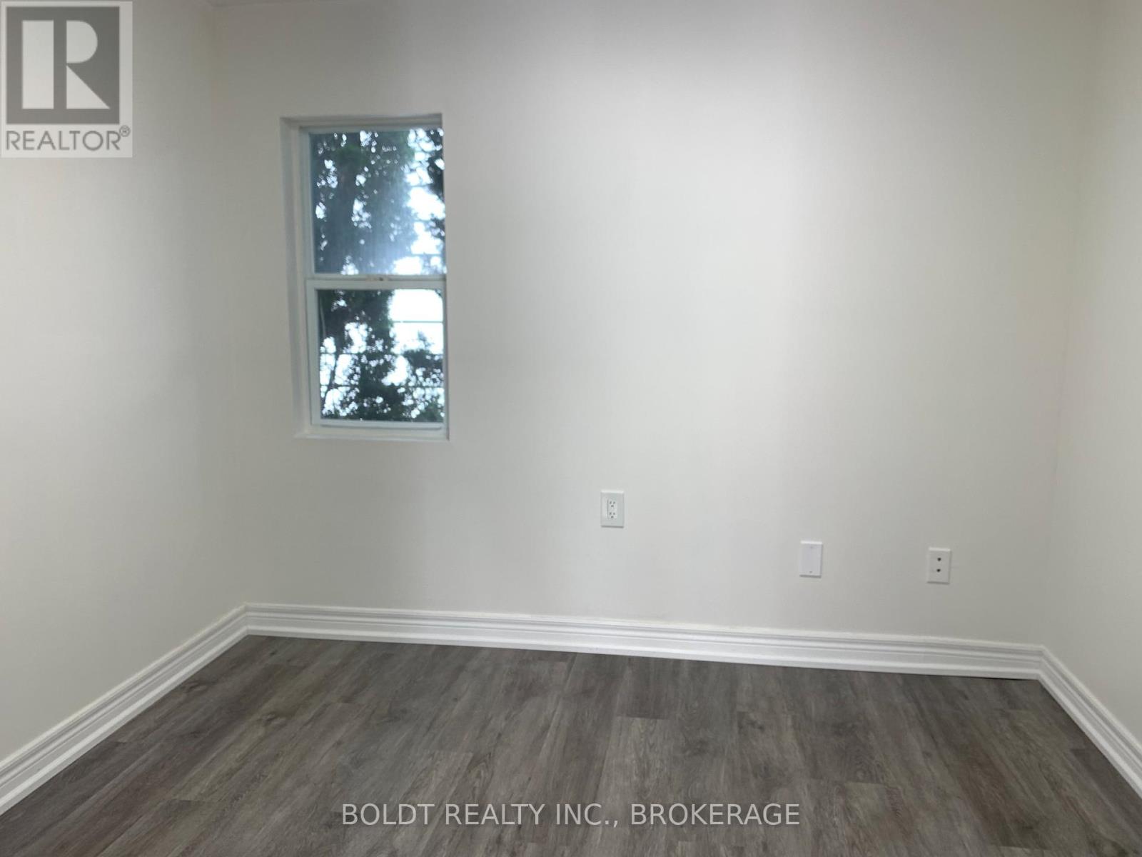 114 Lake Street E, St. Catharines, Ontario  L2R 5X8 - Photo 12 - X12672080