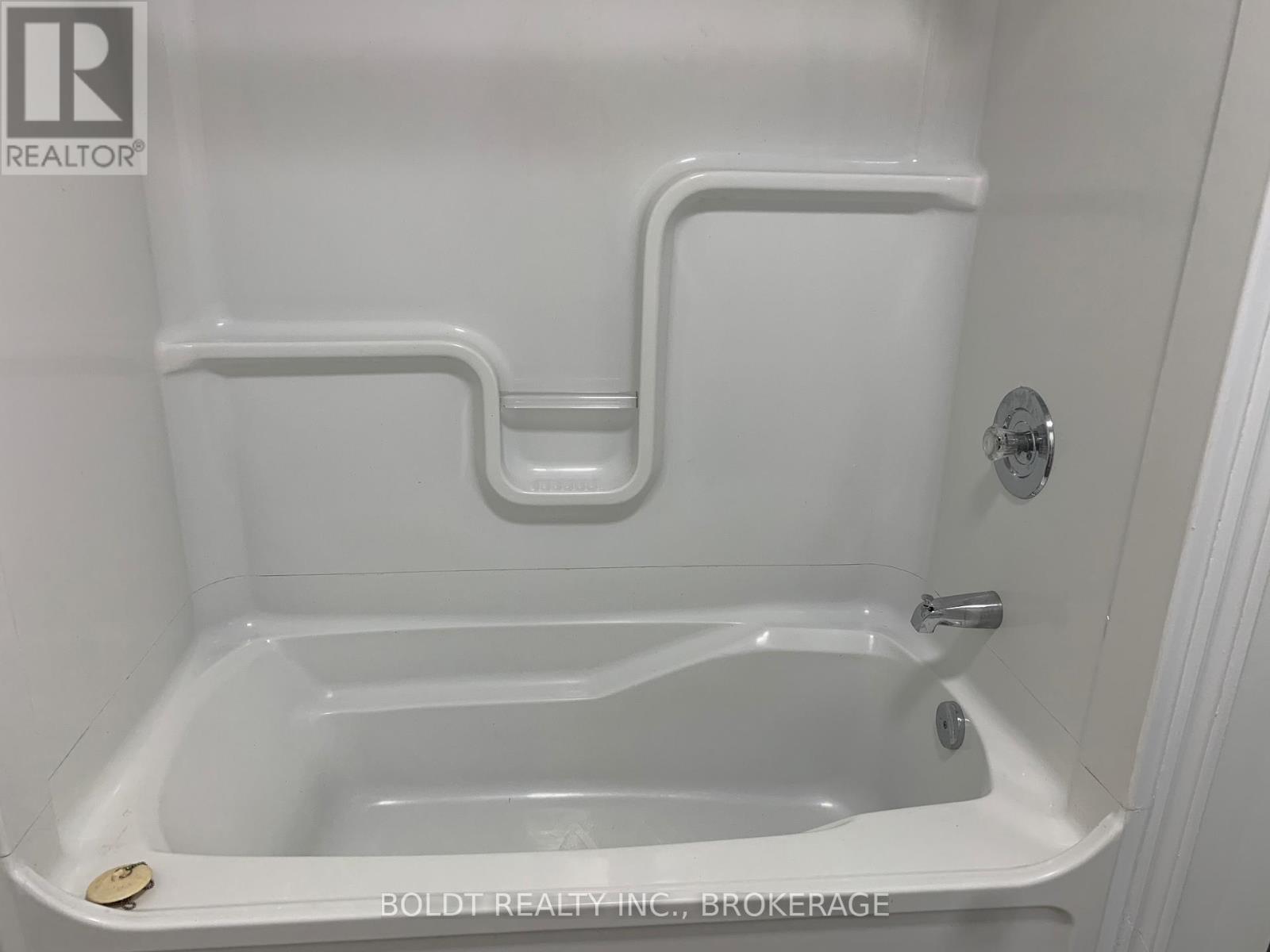 114 Lake Street E, St. Catharines, Ontario  L2R 5X8 - Photo 20 - X12672080