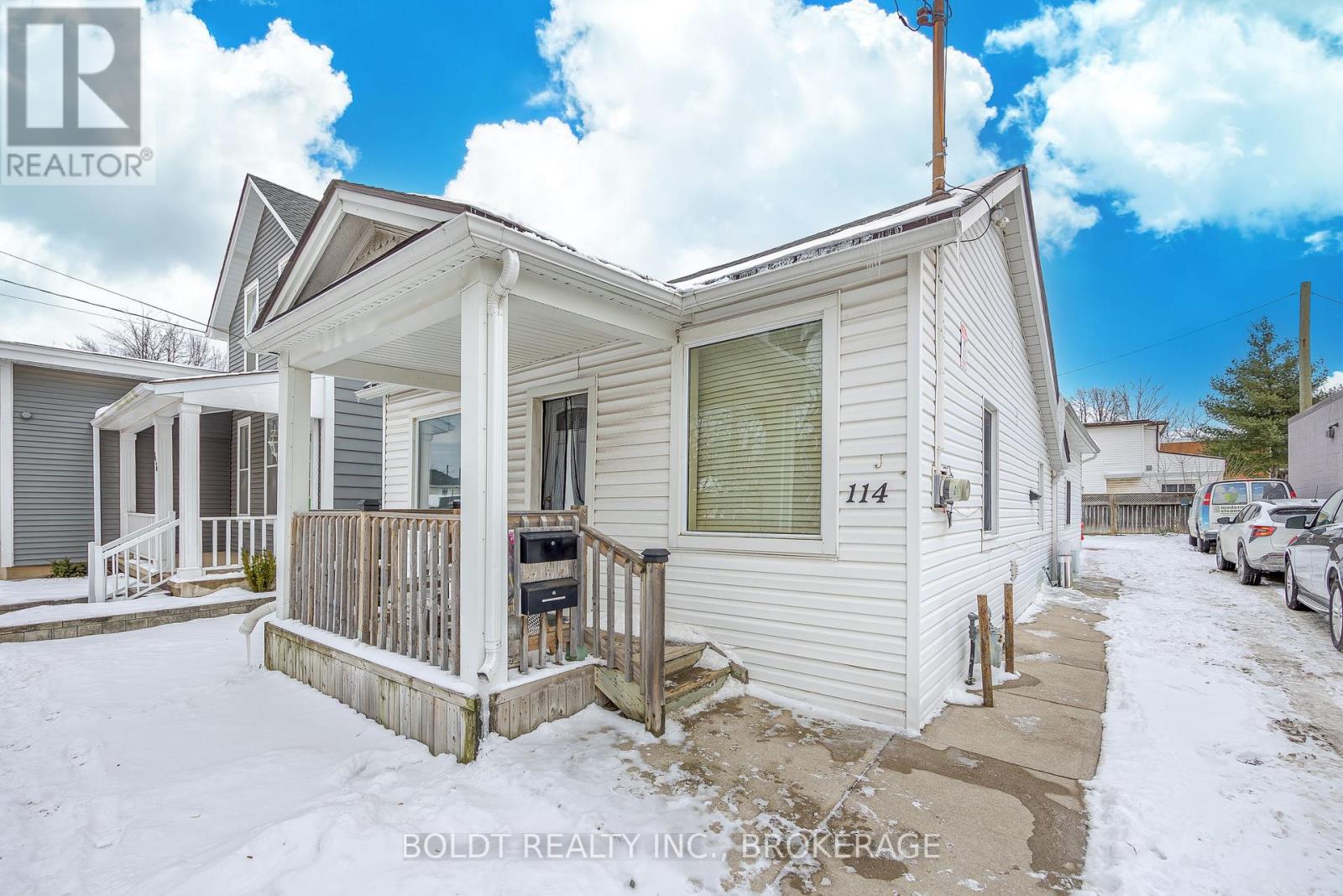 114 Lake Street, St. Catharines, Ontario  L2R 5X8 - Photo 1 - X12672086