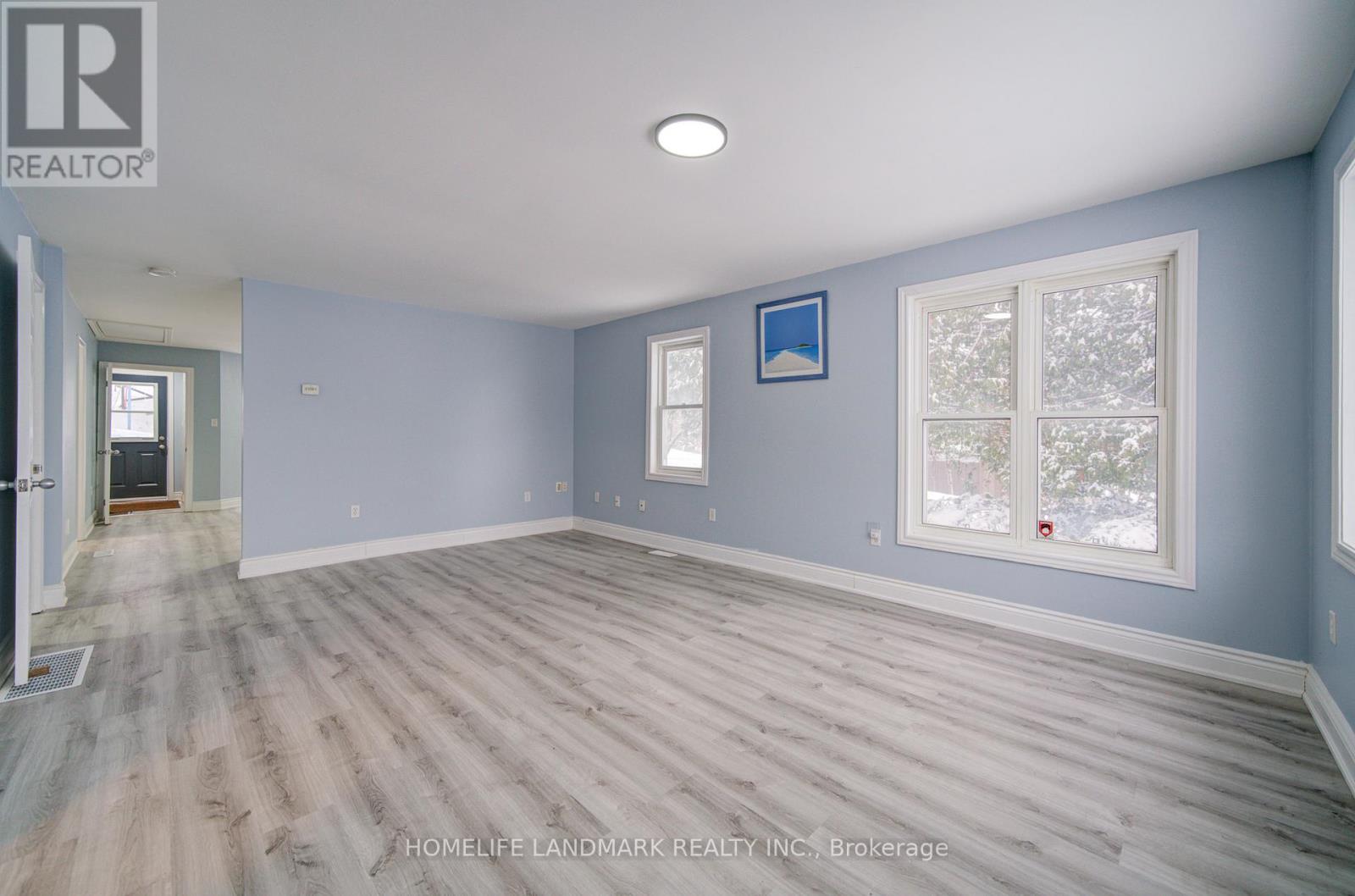 241 Glenwoods Avenue, Georgina, Ontario  L4P 2X1 - Photo 6 - N12662468