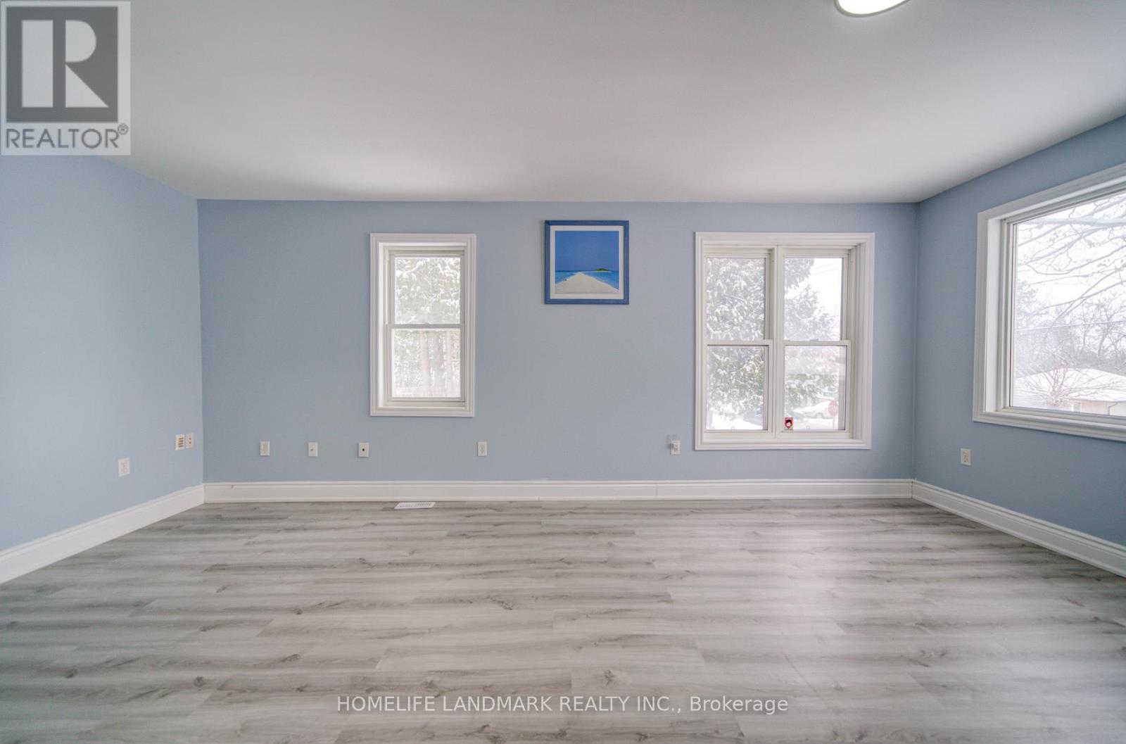 241 Glenwoods Avenue, Georgina, Ontario  L4P 2X1 - Photo 7 - N12662468