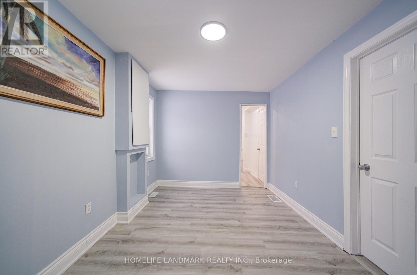 241 Glenwoods Avenue, Georgina, Ontario  L4P 2X1 - Photo 14 - N12662468