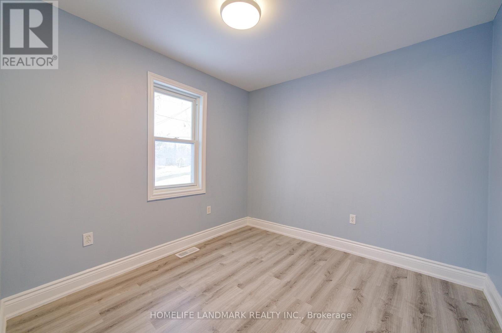 241 Glenwoods Avenue, Georgina, Ontario  L4P 2X1 - Photo 10 - N12662468