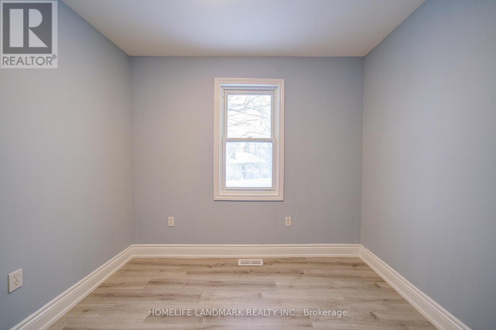 241 Glenwoods Avenue, Georgina, Ontario  L4P 2X1 - Photo 11 - N12662468