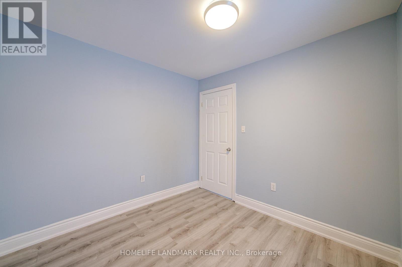 241 Glenwoods Avenue, Georgina, Ontario  L4P 2X1 - Photo 12 - N12662468