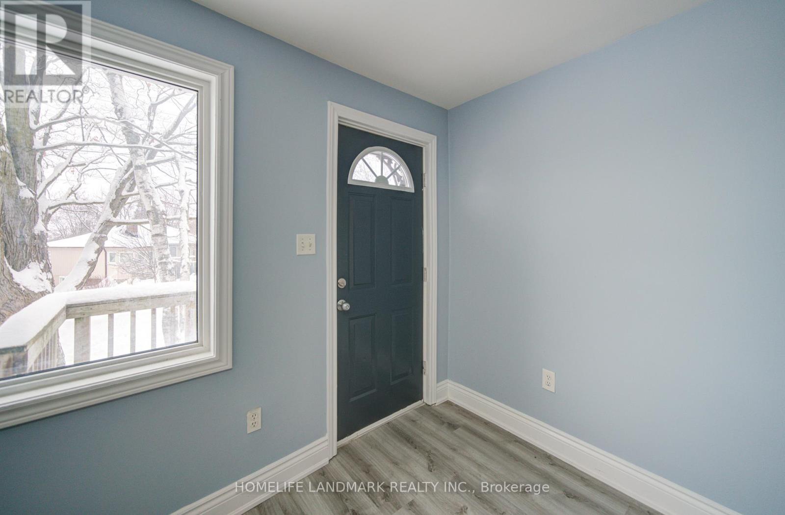 241 Glenwoods Avenue, Georgina, Ontario  L4P 2X1 - Photo 4 - N12662468