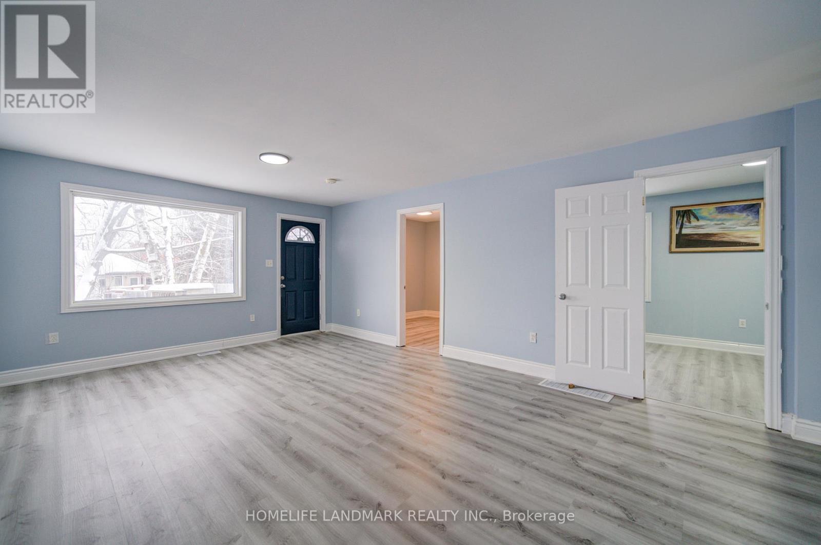 241 Glenwoods Avenue, Georgina, Ontario  L4P 2X1 - Photo 9 - N12662468