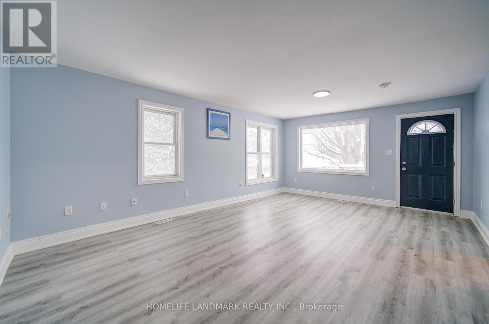 241 Glenwoods Avenue, Georgina, Ontario  L4P 2X1 - Photo 8 - N12662468