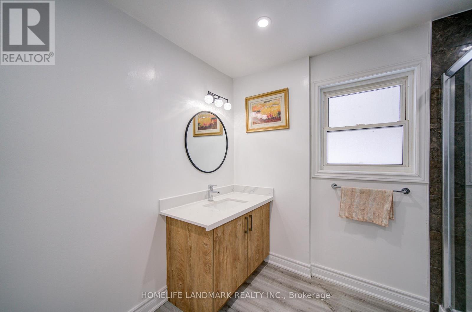 241 Glenwoods Avenue, Georgina, Ontario  L4P 2X1 - Photo 21 - N12662468