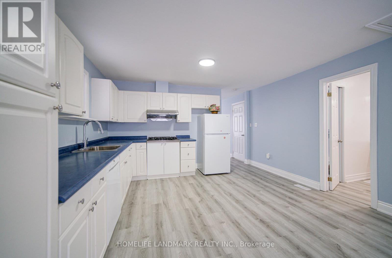 241 Glenwoods Avenue, Georgina, Ontario  L4P 2X1 - Photo 24 - N12662468